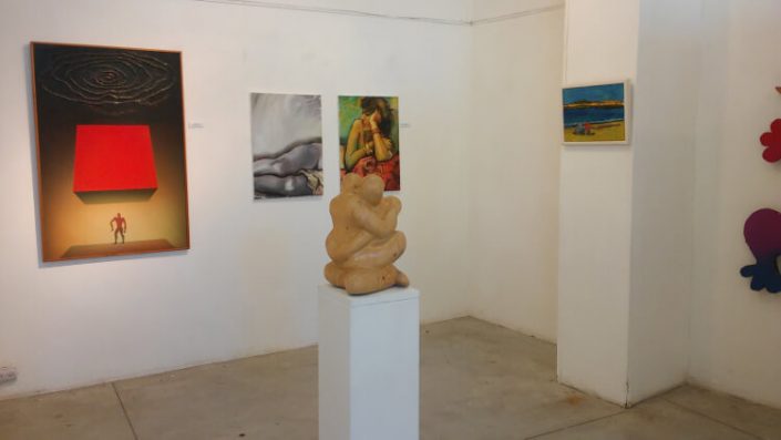 בהפסל "אהבת מהמורות" בתערוכת לא הכל זה שחור ולבן